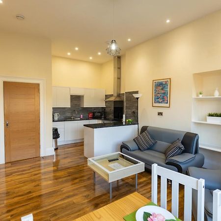 New 2 Bed Apartment With Stunning Views Of Arthur Seat Mountain 에든버러 외부 사진