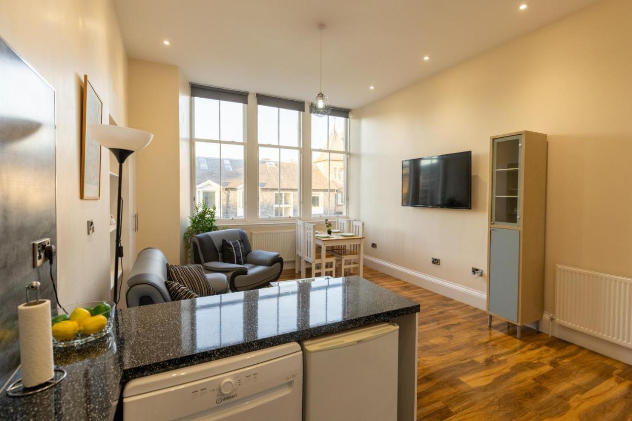 New 2 Bed Apartment With Stunning Views Of Arthur Seat Mountain 에든버러 외부 사진