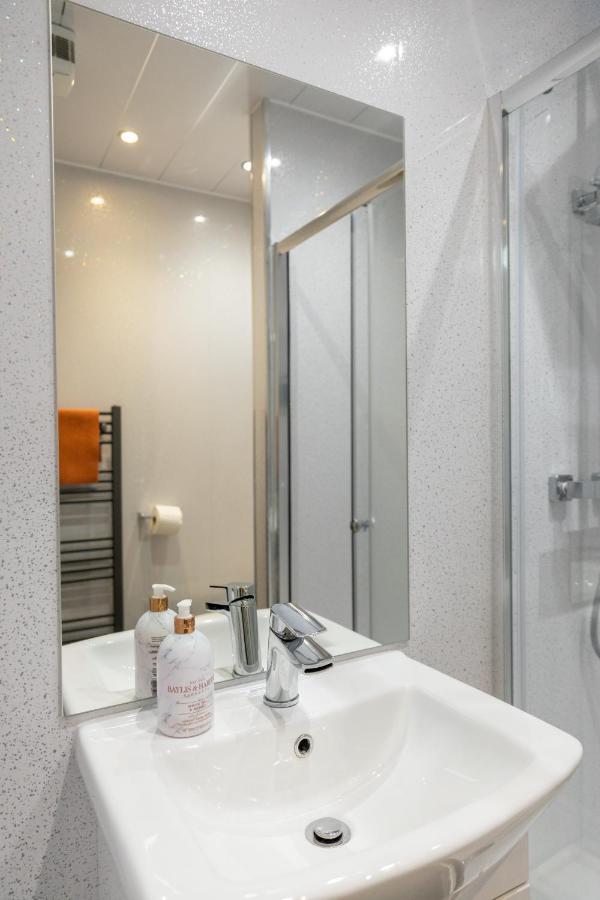 New 2 Bed Apartment With Stunning Views Of Arthur Seat Mountain 에든버러 외부 사진